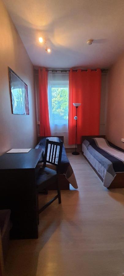 Hostel Zamosc - Pokoje Goscinne - Bezplatny Parking 外观 照片