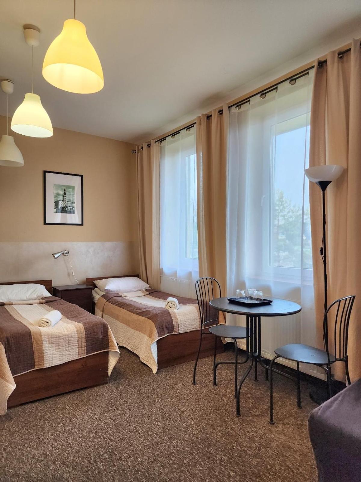 Hostel Zamosc - Pokoje Goscinne - Bezplatny Parking 外观 照片