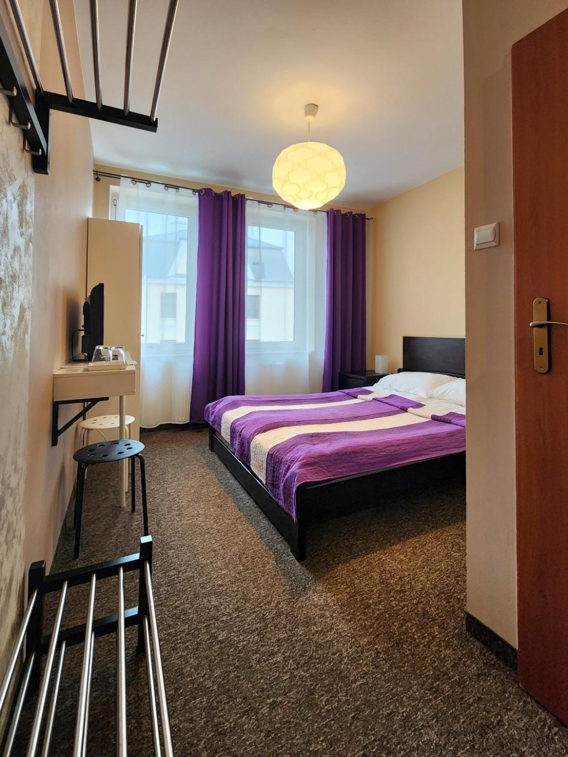 Hostel Zamosc - Pokoje Goscinne - Bezplatny Parking 外观 照片